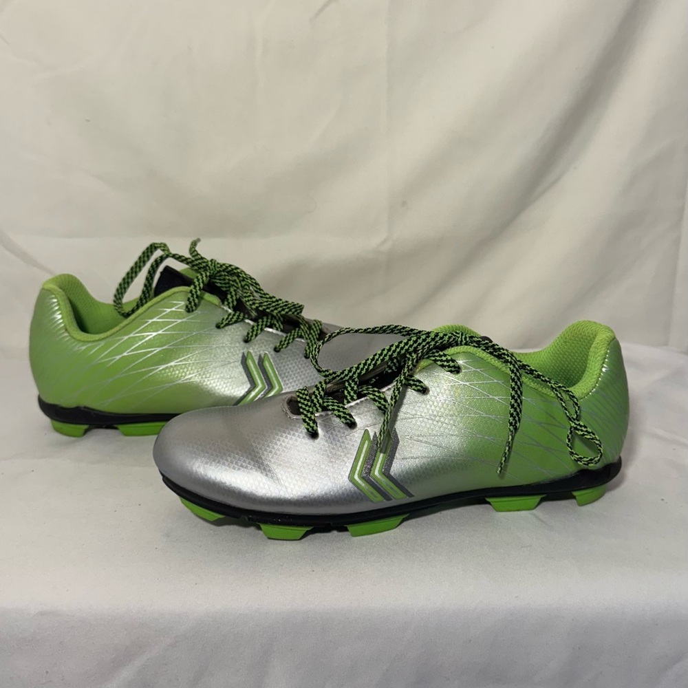 DSG Boys Package Cleats Green And Silver‎ Youth Size 2Y